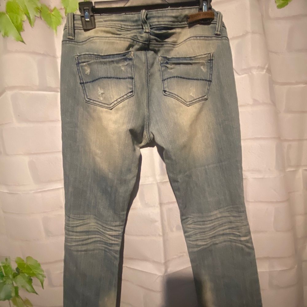 ALMOST FAMOUS LOW RISE JEANS - Picture 7 of 10